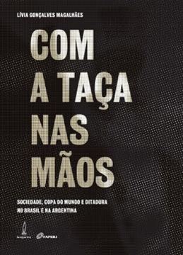 Imagem de COM A TACA NAS MAOS